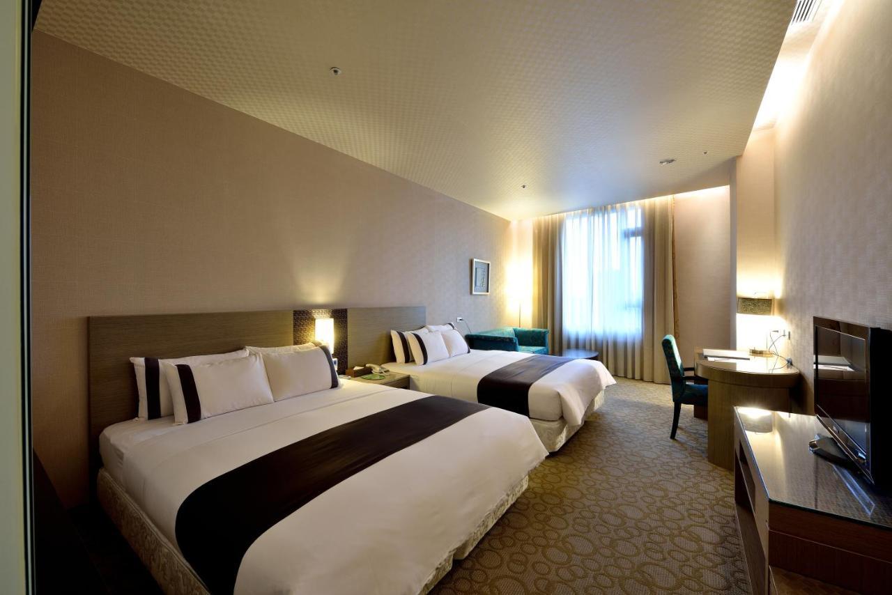 Shinkansen Grand Hotel Taichung Bagian luar foto