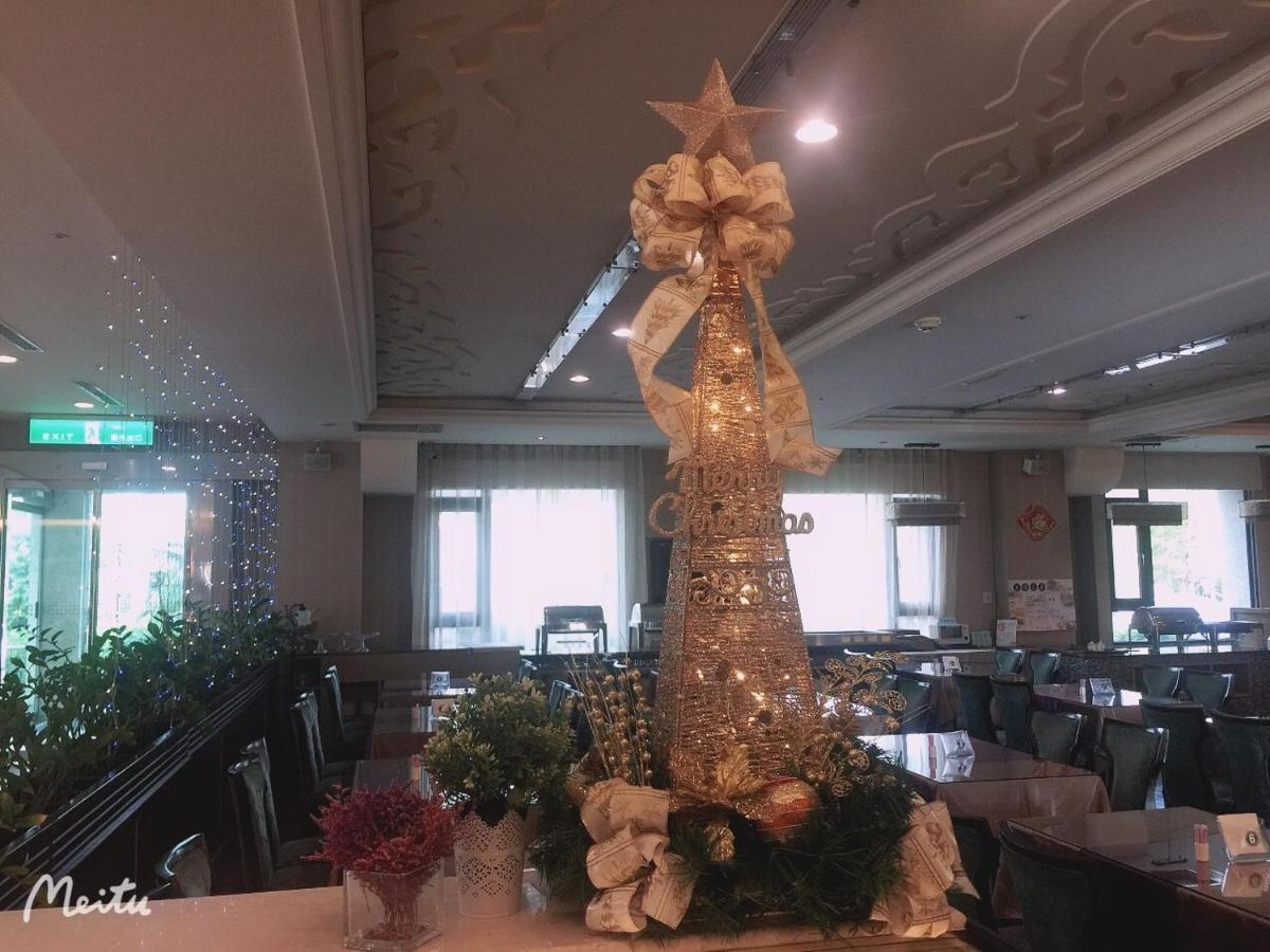 Shinkansen Grand Hotel Taichung Bagian luar foto