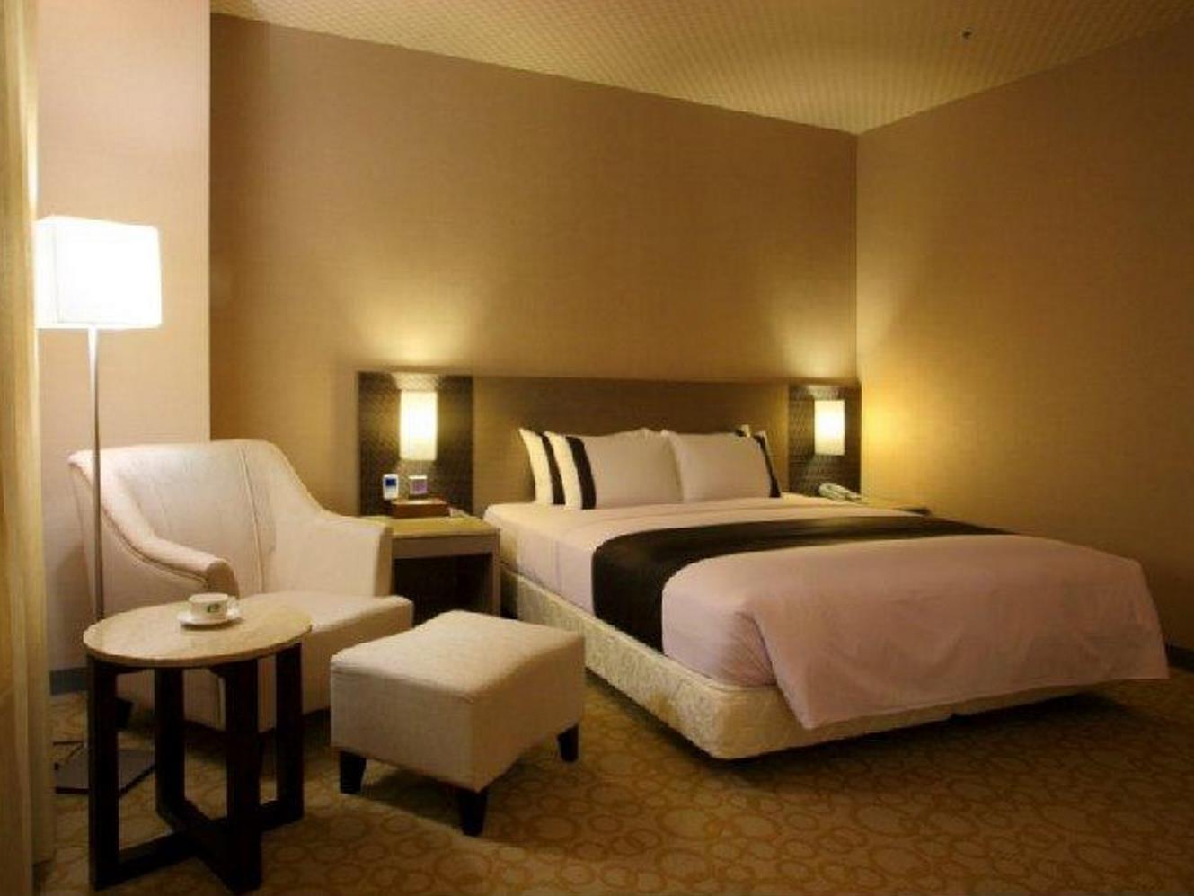 Shinkansen Grand Hotel Taichung Bagian luar foto