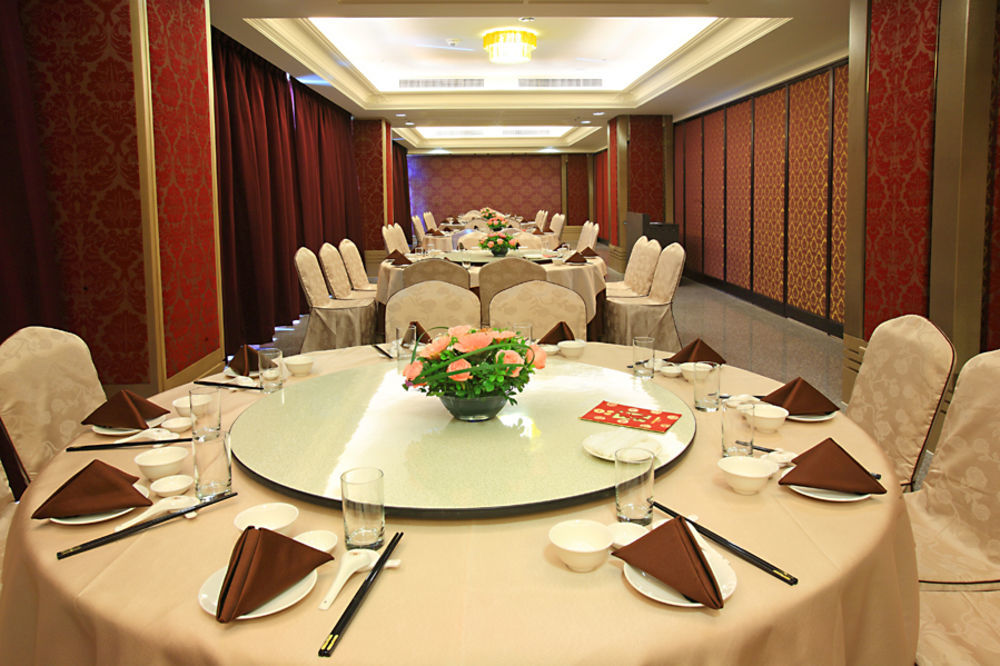 Shinkansen Grand Hotel Taichung Bagian luar foto