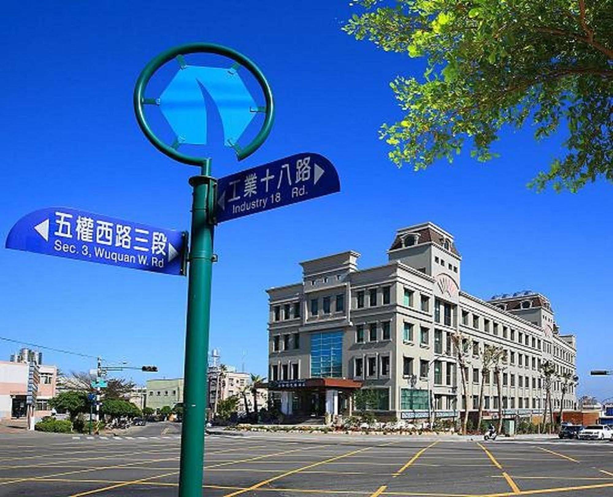 Shinkansen Grand Hotel Taichung Bagian luar foto