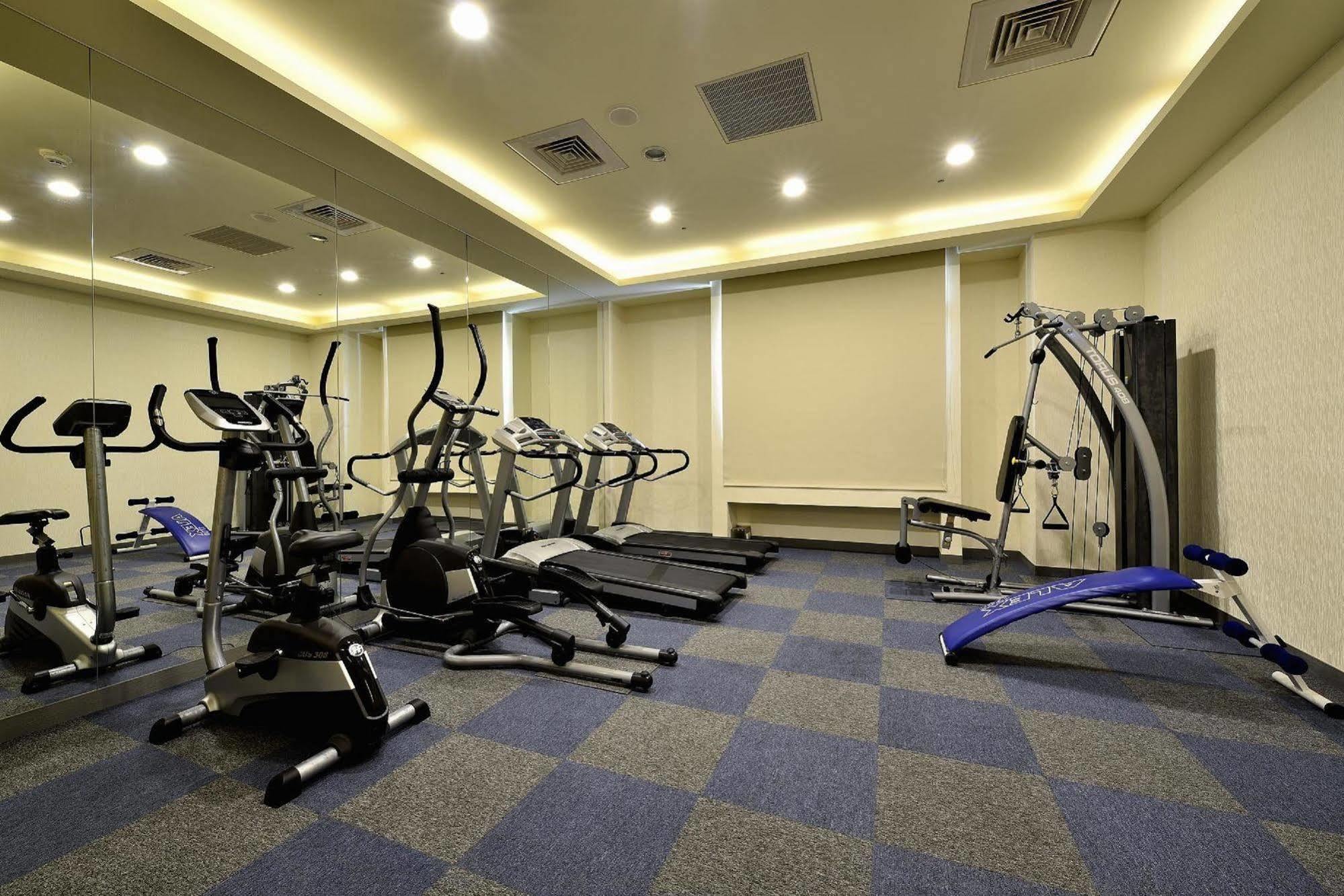 Shinkansen Grand Hotel Taichung Bagian luar foto