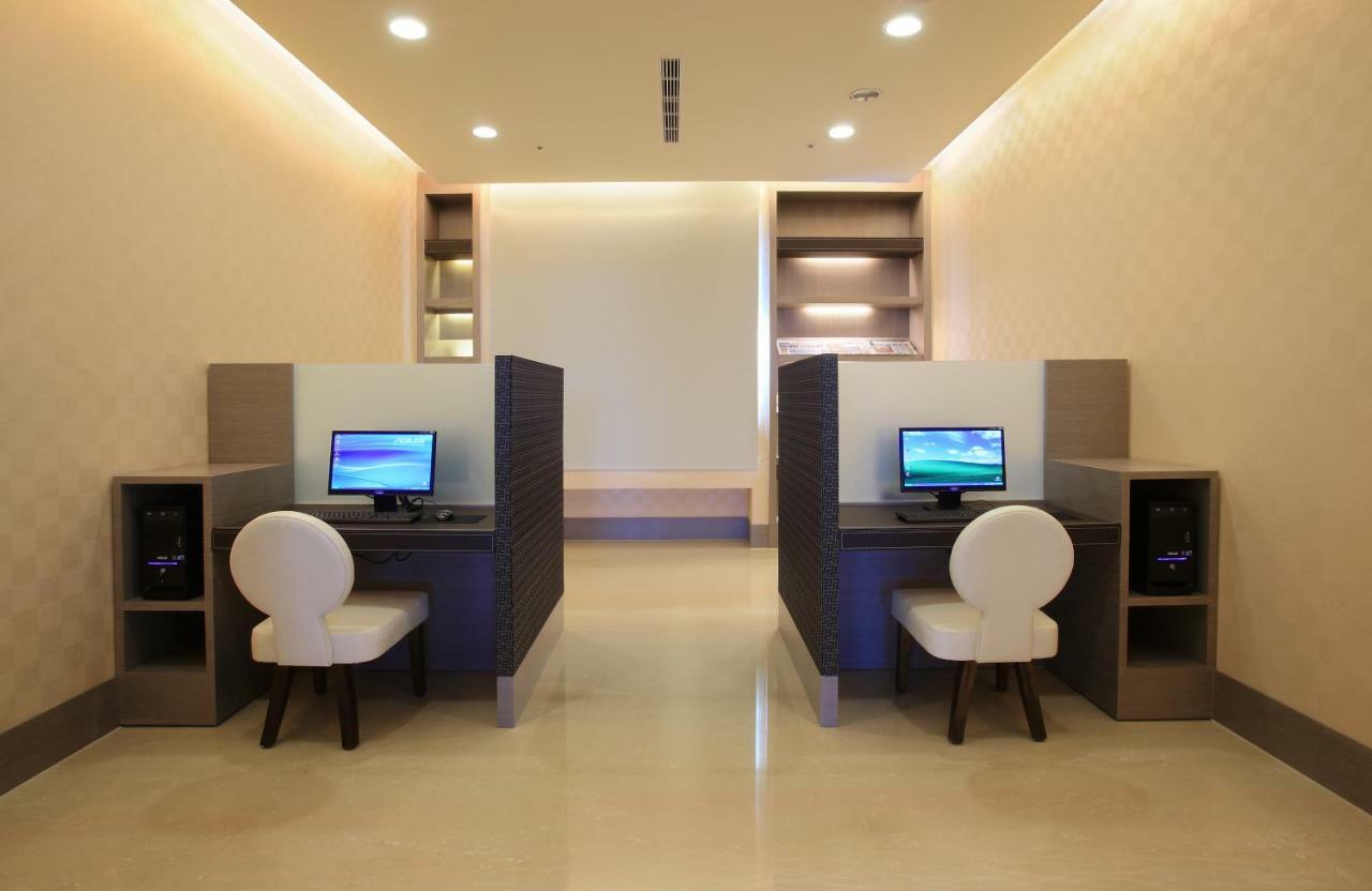 Shinkansen Grand Hotel Taichung Bagian luar foto