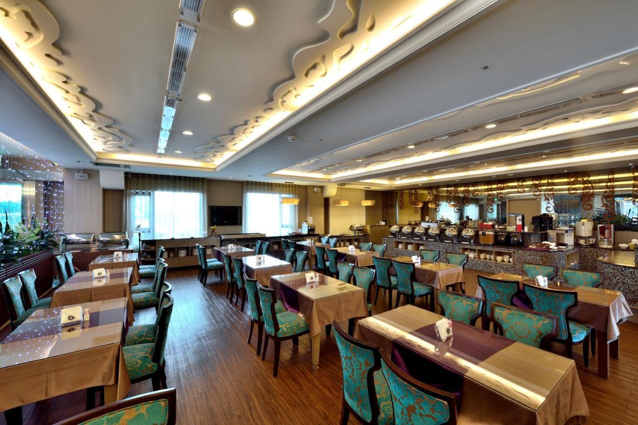 Shinkansen Grand Hotel Taichung Bagian luar foto