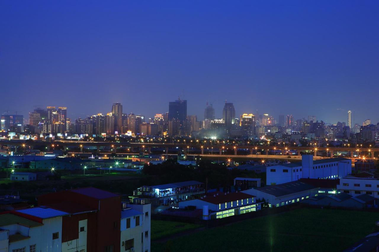 Shinkansen Grand Hotel Taichung Bagian luar foto